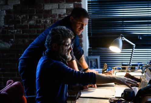 Tom Hardy und Regisseur Andy Serkis am Set von Sony Pictures' VENOM: LET THERE BE CARNAGE