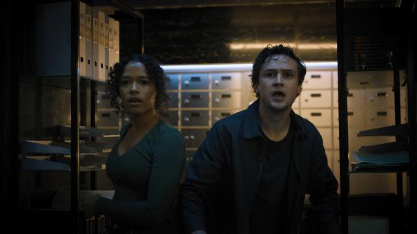 Zoey Davis (TAYLOR RUSSELL) und Ben Miller (LOGAN MILLER) in Sony Pictures’ ESCAPE ROOM 2: NO WAY OUT