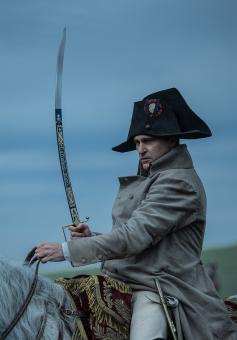  Joaquin Phoenix als Napoleon Bonaparte in Apple Original Films' und Sony Pictures' NAPOLEON Foto von Kevin Baker ©2023 Apple