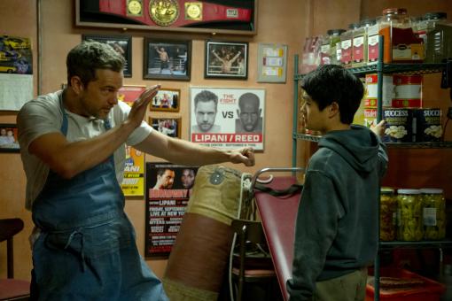 (L-R) Joshua Jackson & Ben Wang in Sony Pictures‘ KARATE KID: LEGENDS © 2024 CTMG, Inc. All Rights Reserved.