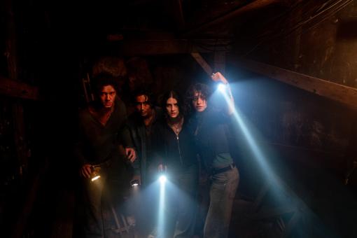 Ella Rubin, Michael Cimino, Belmont Cameli und Odessa A’zion in Sony Pictures' UNTIL DAWN. © 2024 Screen Gems, Inc. and TSG Entertainment II LLC. All Rights Reserved.