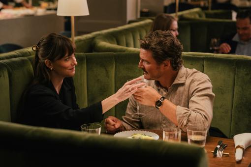 Dakota Johnson und Pedro Pascal am Set von WAS IST LIEBE WERT – MATERIALISTS © Adore Matchmaking LLC