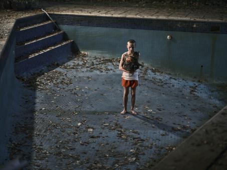Jonah Wren Phillips in BRING HER BACK (Foto von Ingvar Kenne) © 2024 CTMG, Inc. All Rights Reserved.