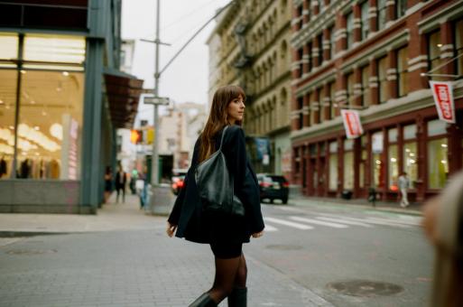 Dakota Johnson als Lucy in WAS IST LIEBE WERT – MATERIALISTS Foto von: Atsushi Nishijima Adore Matchmaking LLC
