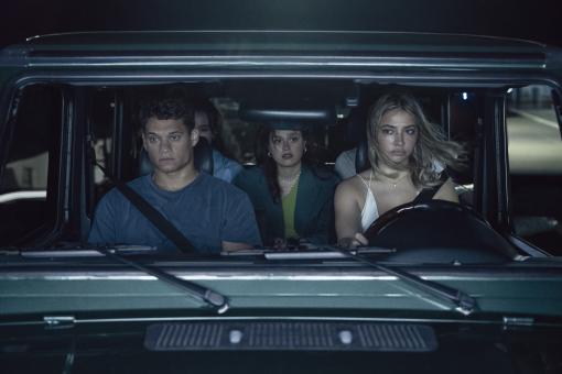(L - R) Tariq Withers, Sarah Pidgeon, Chase Sui Wonders und Madelyn Cline in Sony Pictures' ICH WEISS, WAS DU LETZTEN SOMMER GETAN HAST © 2024 CTMG, Inc. All Rights Reserved.