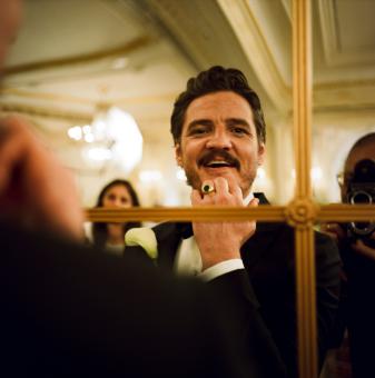 Pedro Pascal am Set von WAS IST LIEBE WERT – MATERIALISTS Adore Matchmaking LLC
