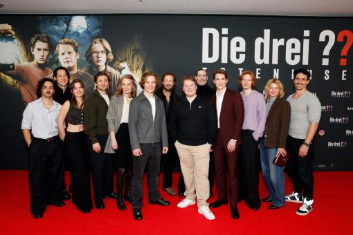 Pascal Buchsbaum, Simon Kluth, Momo Beier, Jannik Schümann, Katja Lechthaler, Levi Brandl, Andreas Pietschmann, Julius Weckauf, Tim Dünschede, Nevio Wendt, Filip Schnack, Jördis Triebel und Philipp Christopher auf der Weltpremiere von DIE DREI ??? - TOTENINSEL im Mathäser Filmpalast in München am 11.01.2026 © Petra Stadler / Sony Pictures