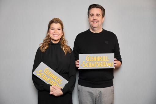 Anke Engelke („Lily“) und Bastian Pastewka („Mopple“) bei den Sprachaufnahmen für GLENNKILL: EIN SCHAFSKRIMI von  Sony Pictures Entertainment Deutschland GmbH.  Credit: Sebastian Reuter  © 2026 Sony Pictures Entertainment Deutschland GmbH