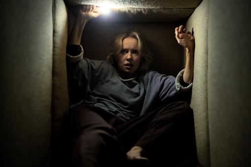 Gemma (Amelia Eve) in ScreenGems' INSIDIOUS: OUT OF THE FURTHER. © 2026 Sony Pictures Filmverleih GmbH