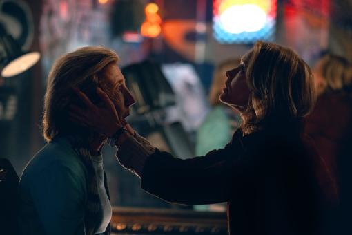 Elise Rainier (Lin Shaye) und Gemma (Amelia Eve) in ScreenGems INSIDIOUS: OUT OF THE FURTHER. © 2026 Sony Pictures Filmverleih GmbH